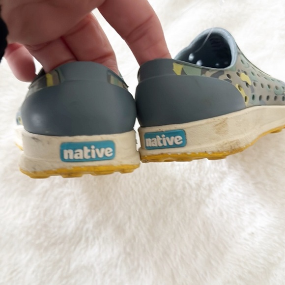 Native Shoes Kids Robbie Sugarlite camo print Shoes Cut-Out Slip-On Style - Picture 4 of 6